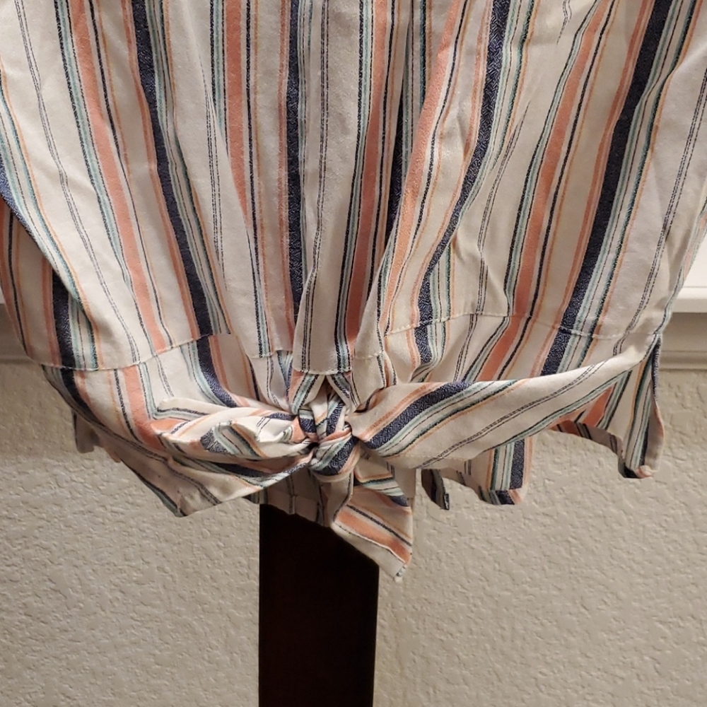 Button down blouse - Picture 2 of 6